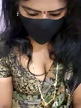 Snapshot of louise92 chatting on December 17, 2024, 5:29 am louise92 online show from December 17, 2024, 5:29 am