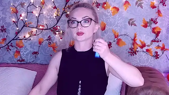 Snapshot of EllianaReese chatting on November 19, 2025, 4:01 am EllianaReese online show from November 19, 2025, 4:01 am