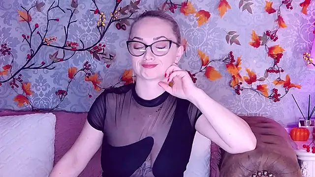 Snapshot of EllianaReese chatting on November 29, 2025, 3:42 am EllianaReese online show from November 29, 2025, 3:42 am