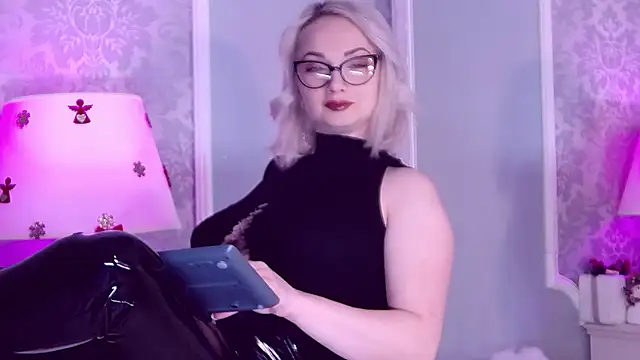 Snapshot of EllianaReese chatting on January 17, 2026, 3:06 pm EllianaReese online show from January 17, 2026, 3:06 pm