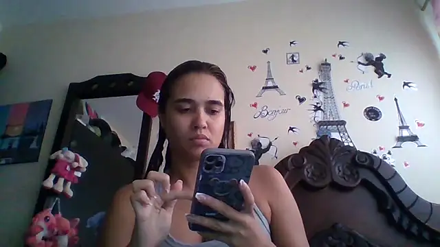 trianabell online show from October 22, 2025, 4:51 pm