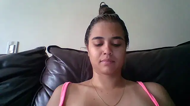 trianabell online show from January 6, 2026, 4:32 pm