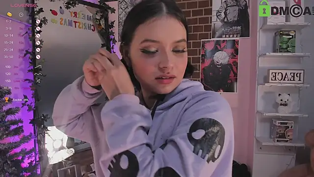 sensualkattt online show from January 7, 2025, 6:14 pm