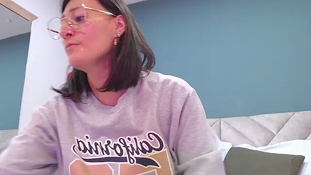 SharisWillian online show from March 19, 2025, 4:03 am