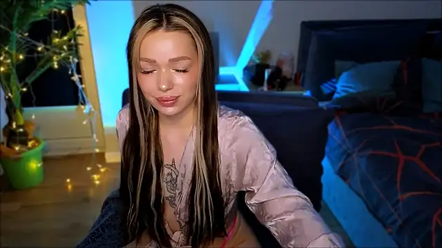 Snapshot of Lily_Yin chatting on March 8, 2025, 5:49 am Lily Yin online show from March 8, 2025, 5:49 am