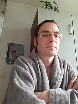 Snapshot of Schnubby1 chatting on January 27, 2025, 12:05 pm Schnubby1 online show from January 27, 2025, 12:05 pm