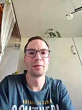 Snapshot of Schnubby1 chatting on February 21, 2025, 1:00 pm Schnubby1 online show from February 21, 2025, 1:00 pm