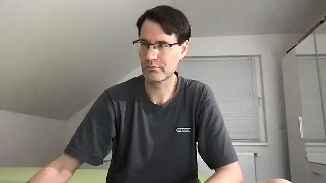 zxzx cam1 online show from October 26, 2025, 5:08 pm