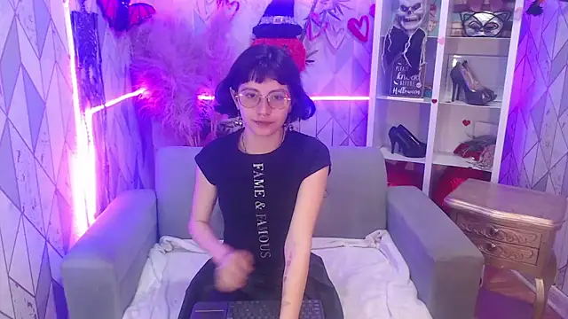 charlottemoonxz online show from October 20, 2025, 5:35 pm