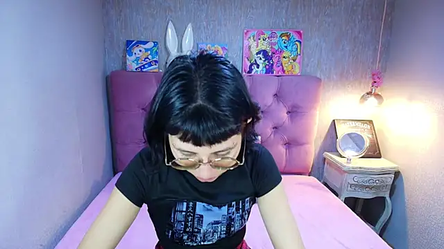 charlottemoonxz online show from May 19, 2026, 4:24 pm