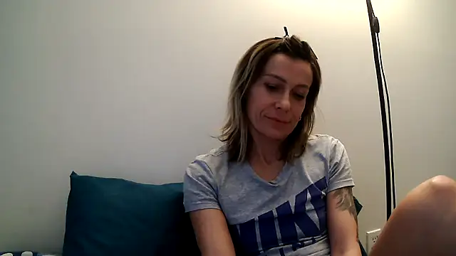 anechka1 online show from May 13, 2026, 11:33 pm