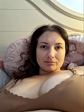 MilfyMrsRobinson online show from February 26, 2025, 1:32 am