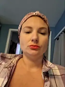 MilfyMrsRobinson online show from October 15, 2025, 3:12 pm