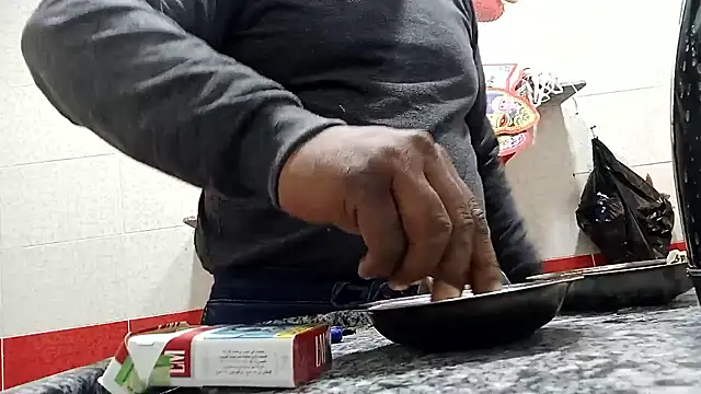 Snapshot of ListedLoin chatting on March 1, 2025, 12:23 pm ListedLoin online show from March 1, 2025, 12:23 pm