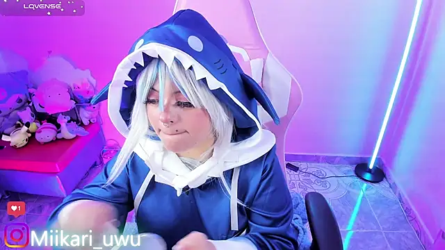 Ahri Elderwood online show from December 16, 2025, 4:06 am