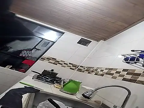 Snapshot of ToysSex_1 chatting on December 3, 2025, 1:24 am ToysSex 1 online show from December 3, 2025, 1:24 am