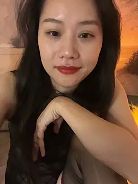 Snapshot of Eliza-E chatting on December 18, 2025, 1:28 pm Eliza-E online show from December 18, 2025, 1:28 pm