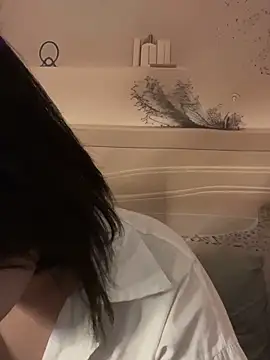 Snapshot of Eliza-E chatting on February 1, 2026, 10:41 pm Eliza-E online show from February 1, 2026, 10:41 pm