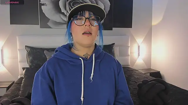 sofi bakerr online show from November 3, 2025, 11:33 am