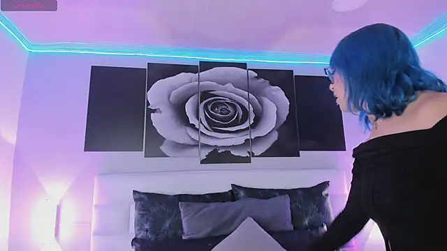 sofi bakerr online show from December 16, 2025, 11:37 am