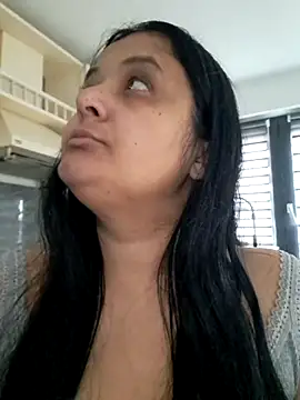 sarahhh1987 online show from November 26, 2025, 8:26 am