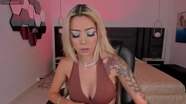 HannaConnor  online show from September 24, 2025, 8:34 pm