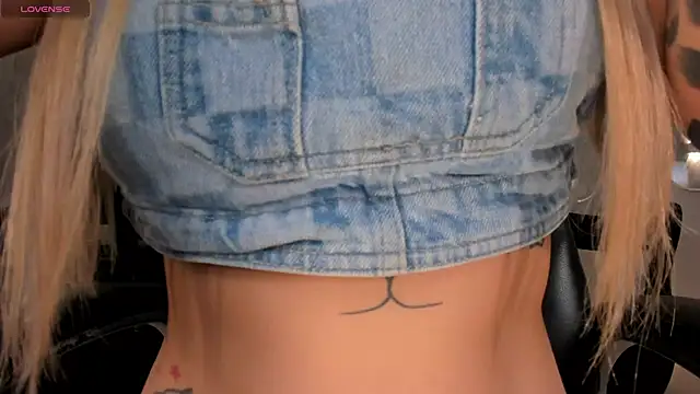 HannaConnor  online show from November 3, 2025, 8:54 pm