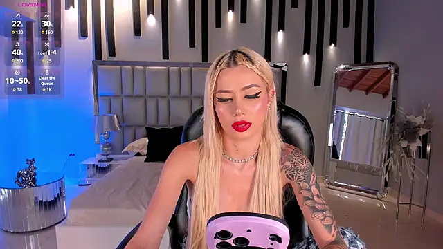 HannaConnor  online show from April 3, 2026, 7:45 pm