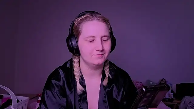 Glitch Witch online show from June 13, 2026, 4:10 am