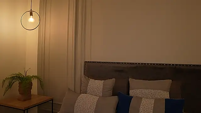 IrisBaker online show from February 2, 2026, 10:19 pm