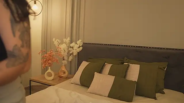 IrisBaker online show from February 28, 2026, 10:44 pm