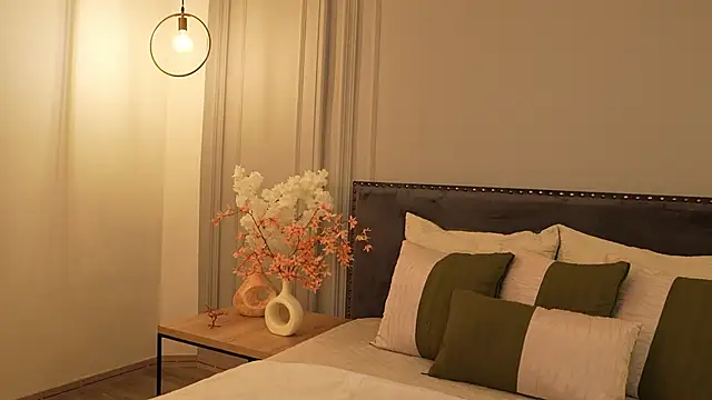 IrisBaker online show from March 17, 2026, 10:35 pm