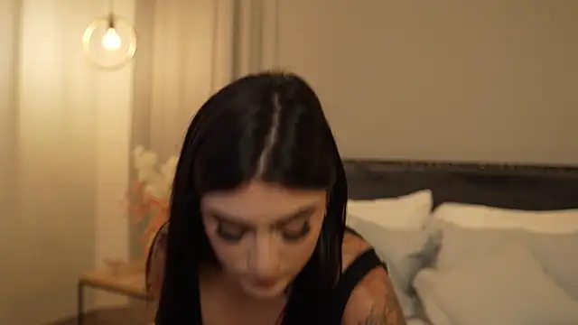 IrisBaker online show from April 9, 2026, 10:15 pm