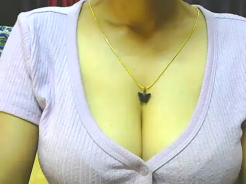 ishmita99 online show from April 3, 2026, 4:32 am