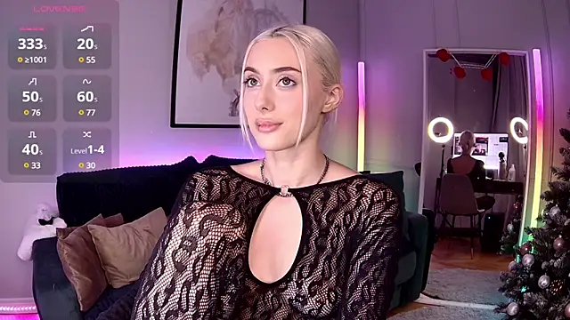 LoryWood online show from December 27, 2024, 3:04 pm