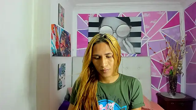 Brisahott online show from December 3, 2024, 1:54 pm