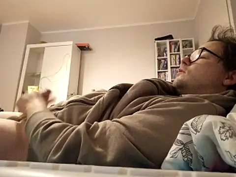 larsgessner30 online show from November 28, 2025, 8:00 pm