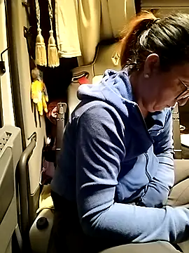 cuplubijoanna online show from February 18, 2026, 8:27 pm