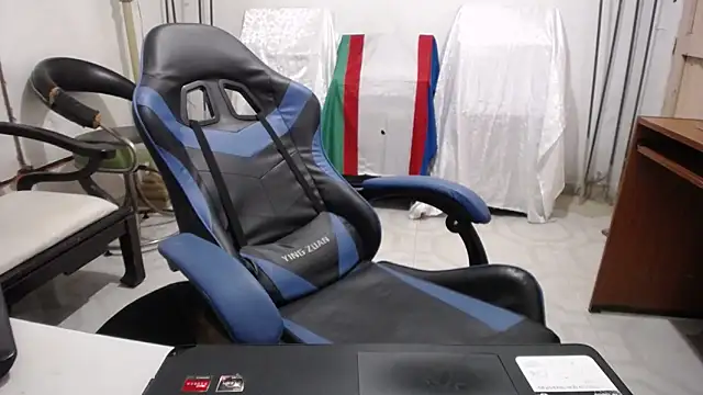 yohatinelly07 online show from November 23, 2025, 9:03 pm