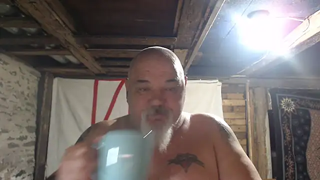 Newfiesausage1972 online show from April 29, 2026, 8:40 am