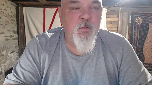 Newfiesausage1972 online show from May 13, 2026, 11:18 am
