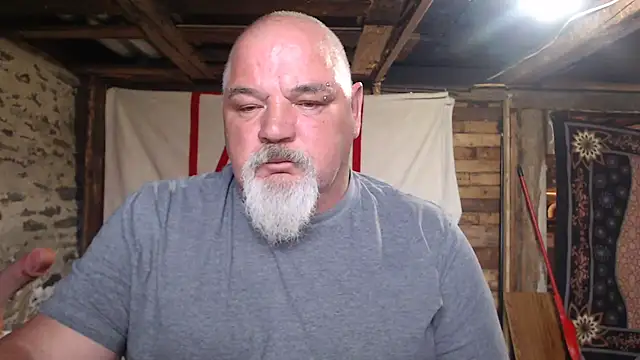 Newfiesausage1972 online show from May 19, 2026, 12:33 pm