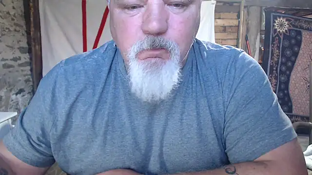 Newfiesausage1972 online show from May 20, 2026, 12:44 pm