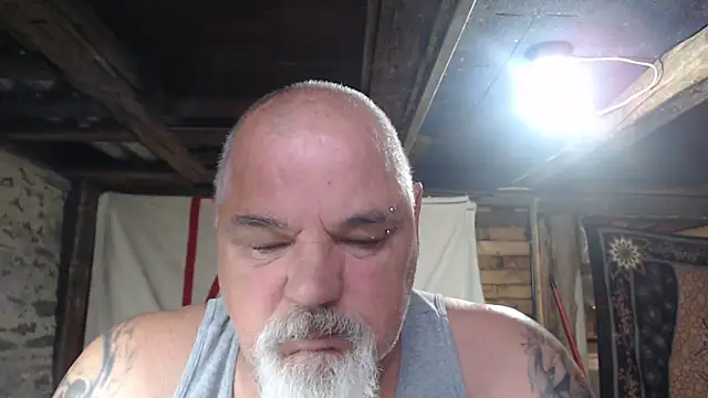 Newfiesausage1972 online show from May 24, 2026, 1:05 pm