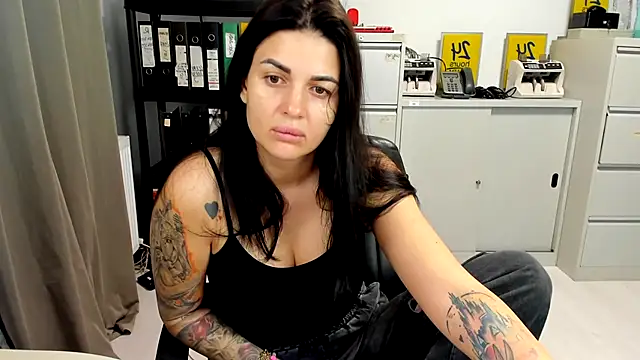 TiffanySweet online show from November 21, 2025, 6:50 pm