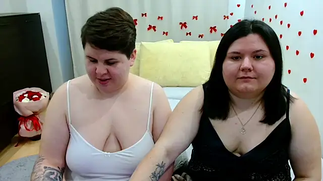 BeckyAndHellen online show from November 16, 2025, 1:06 pm