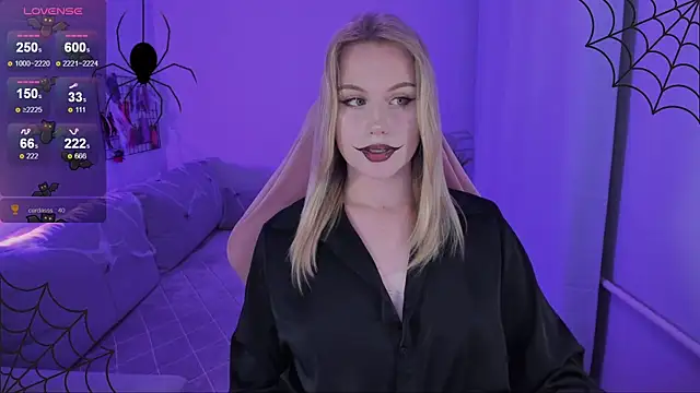 Snapshot of Honey_blonde chatting on October 31, 2025, 10:00 pm Honey blonde online show from October 31, 2025, 10:00 pm