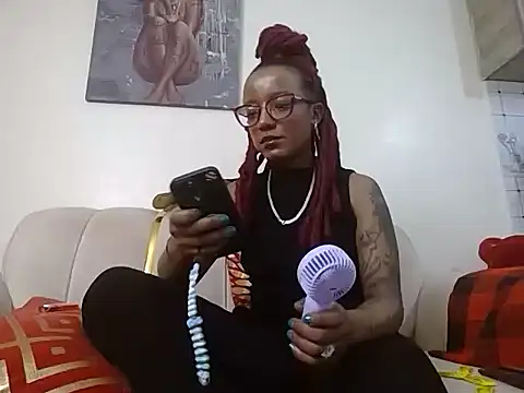 hoely grail01 online show from March 18, 2026, 9:29 pm