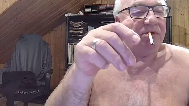 Snapshot of biggandybig chatting on February 3, 2026, 10:48 pm biggandybig online show from February 3, 2026, 10:48 pm