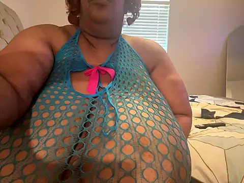 Snapshot of Missredboneo12 chatting on September 30, 2025, 4:34 pm Missredboneo12 online show from September 30, 2025, 4:34 pm
